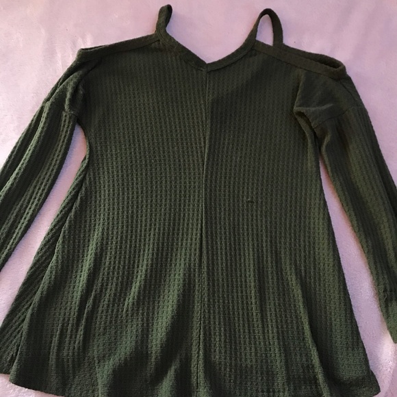 Green long sleeve - Picture 2 of 5